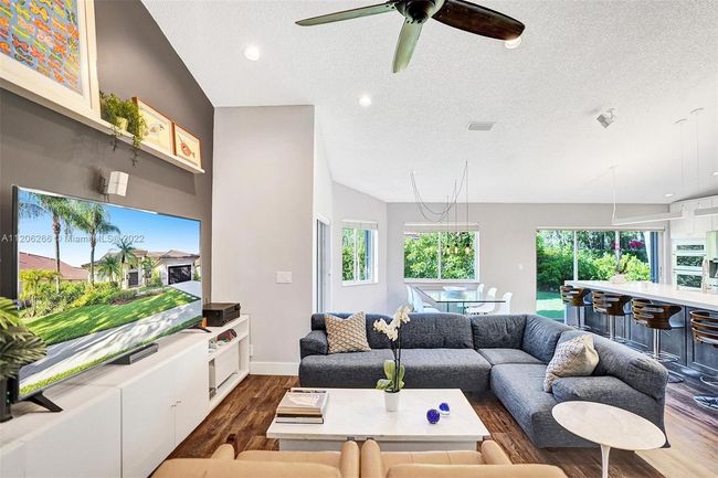 730 Bayside Ln, House other with 4 bedrooms, 3 bathrooms and null parking in Weston FL | Image 15