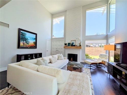20291 Bancroft Cir, Huntington Beach, CA, 92646-4722 | Card Image