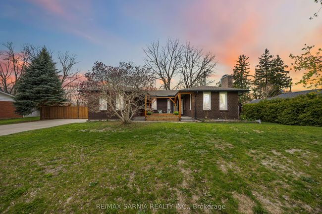 12 Sunset Ave, House other with 5 bedrooms, 2 bathrooms and 8 parking in Warwick ON | Image 6