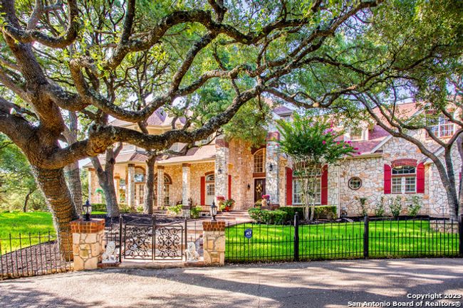 8040 Rolling Acres Trail, House other with 4 bedrooms, 3 bathrooms and null parking in Fair Oaks Ranch TX | Image 4