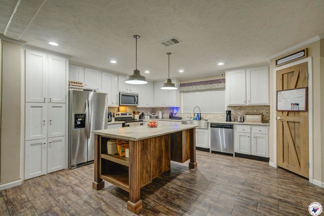 807 E 11 Th St, House other with 4 bedrooms, 2 bathrooms and null parking in Hooks TX | Image 8