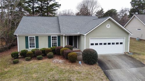 3409 Morris Farm Dr, Jamestown, NC, 27282-7526 | Card Image