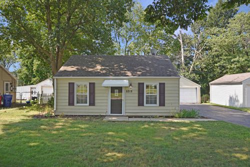 5215 N Glen Elm Dr, Peoria Heights, IL, 61616-5129 | Card Image