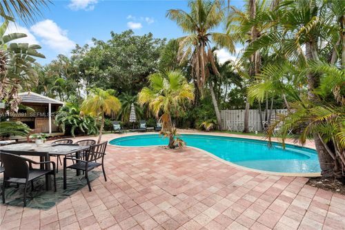 1652 39th St, Oakland Park, FL, 33334-5401 | Card Image