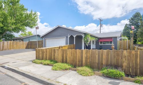 1129 Sw Ballinger Dr, Grants Pass, OR, 97526-2705 | Card Image