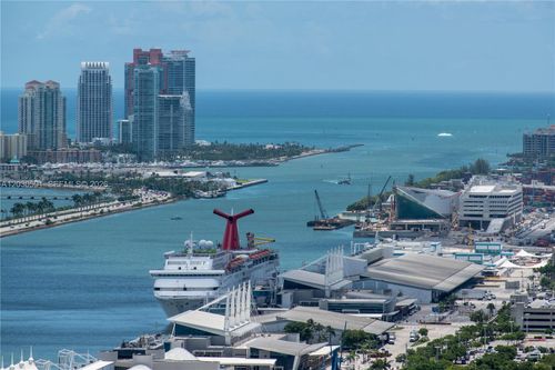 4112-888 Biscayne Blvd, Miami, FL, 33132-1535 | Card Image