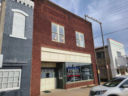 112 E 8th Ave, Winfield, KS, 67156-2812 | Card Image