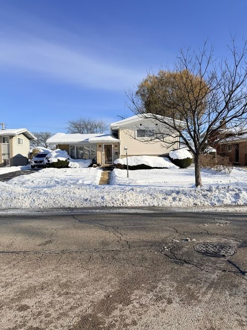 9013 Oriole Ave, Morton Grove, IL, 60053-1855 | Card Image