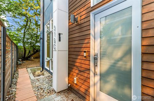 319 Malden Ave E, Seattle, WA, 98112 | Card Image