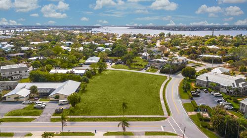 933 & 943 Nw Spruce Ridge Dr, Stuart, FL, 34994-9538 | Card Image