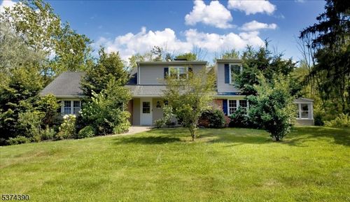 145 Mendham Rd E, Mendham Twp, NJ, 07945-3016 | Card Image