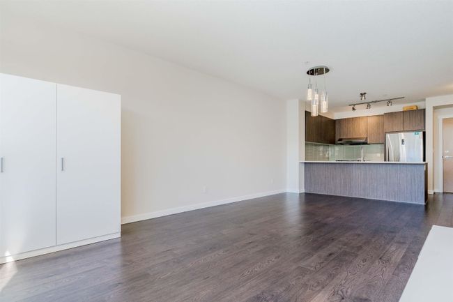 208 - 9168 Slopes Mews, Condo with 2 bedrooms, 1 bathrooms and 1 parking in Burnaby BC | Image 4