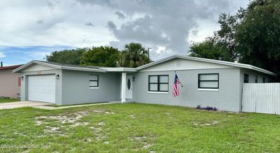 933 Hunter Park Place, House other with 3 bedrooms, 2 bathrooms and null parking in Titusville FL | Image 2