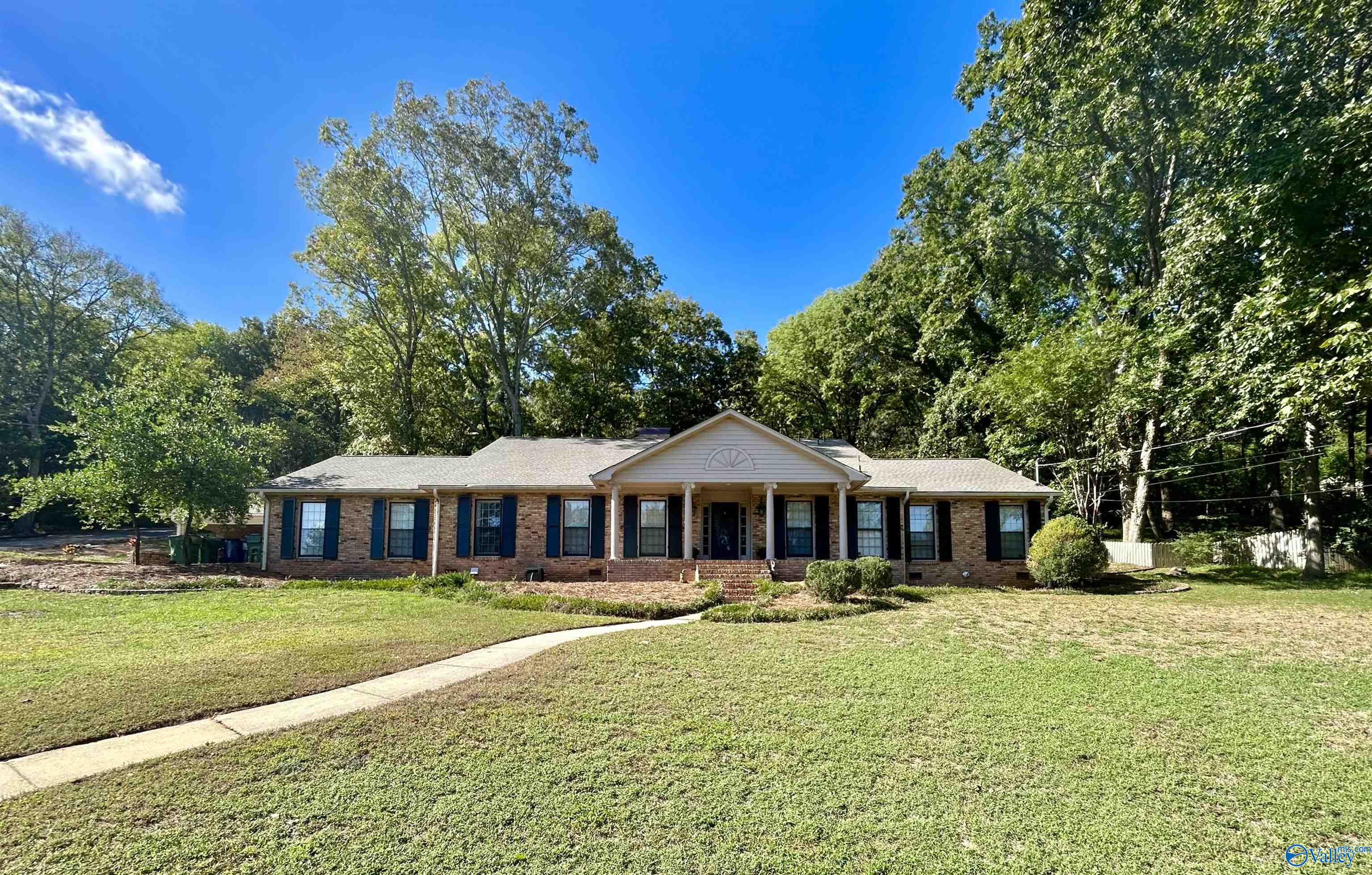 Owens Dr, Huntsville, AL 35801