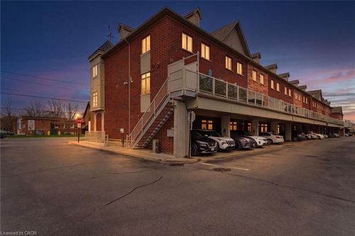 32-362 Plains Rd E, Burlington, ON, L7T0A4 | Card Image