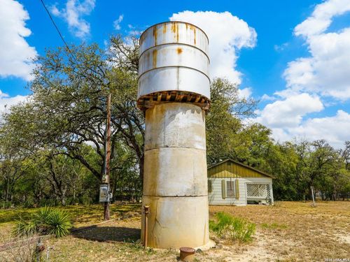 137 Kitty Hawk Rd, Universal City, TX, 78148-3464 | Card Image