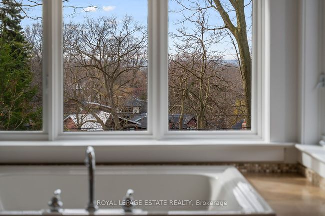 121 Pine Glen Rd, House other with 4 bedrooms, 3 bathrooms and 1 parking in Toronto ON | Image 35