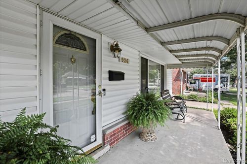 926 Sherbourne St, Inkster, MI, 48141-1300 | Card Image