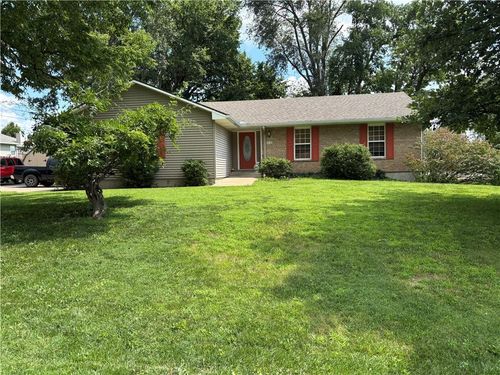 105 W South St, Spring Hill, KS, 66083-8884 | Card Image