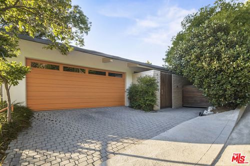 4116 Witzel Dr, Sherman Oaks, CA, 91423-4614 | Card Image