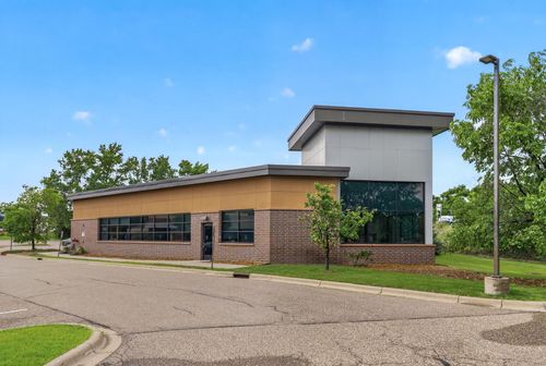 9605 Schmidt Lake Rd, Plymouth, MN, 55442-4521 | Card Image