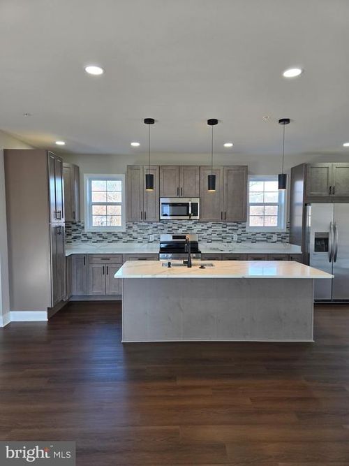 9208 4th St, LANHAM, MD, 20706-2735 | Card Image