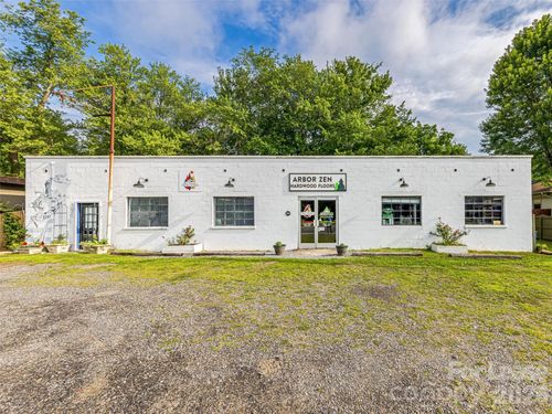 3156 Us 70 Hwy, Black Mountain, NC, 28711-6302 | Card Image