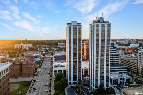 e5-123 Sw Jefferson Ave, Peoria, IL, 61602-1221 | Card Image