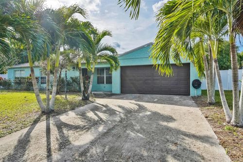 8113 Rose Marie Cir, Boynton Beach, FL, 33472-1024 | Card Image