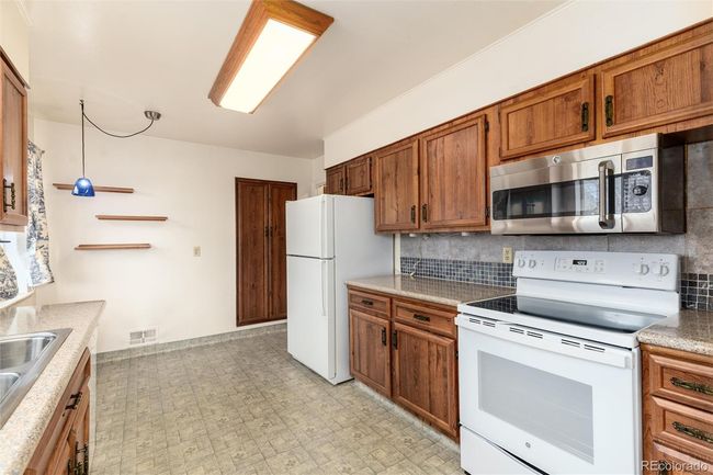 5582 E Colorado Ave, House other with 4 bedrooms, 3 bathrooms and 2 parking in Denver CO | Image 11