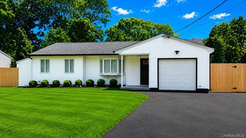 16 Adobe Dr, Shirley, NY, 11967-3302 | Card Image