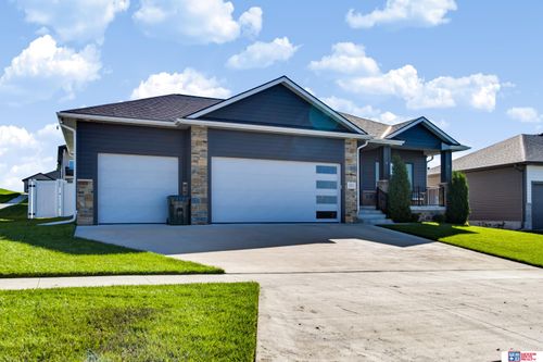 10621 Shore Front Dr, Lincoln, NE, 68527-3201 | Card Image