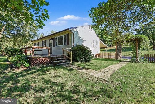10 Stine Ave, CARLISLE, PA, 17013-9649 | Card Image