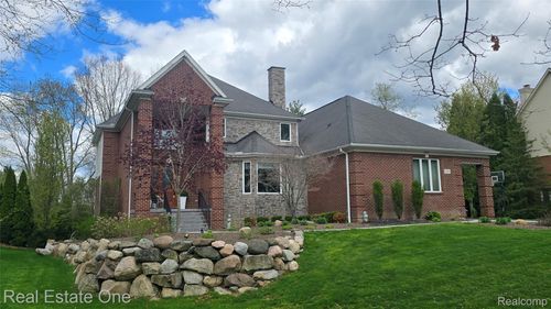 960 Hill Hollow Ln, Milford, MI, 48381-4727 | Card Image