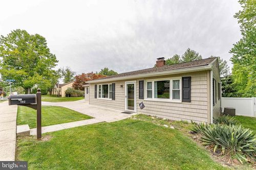 192 Valley Rd, Warminster, PA, 18974-5603 | Card Image