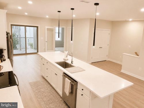 b-309 Awdry Way, MANASSAS PARK, VA, 20111-2679 | Card Image