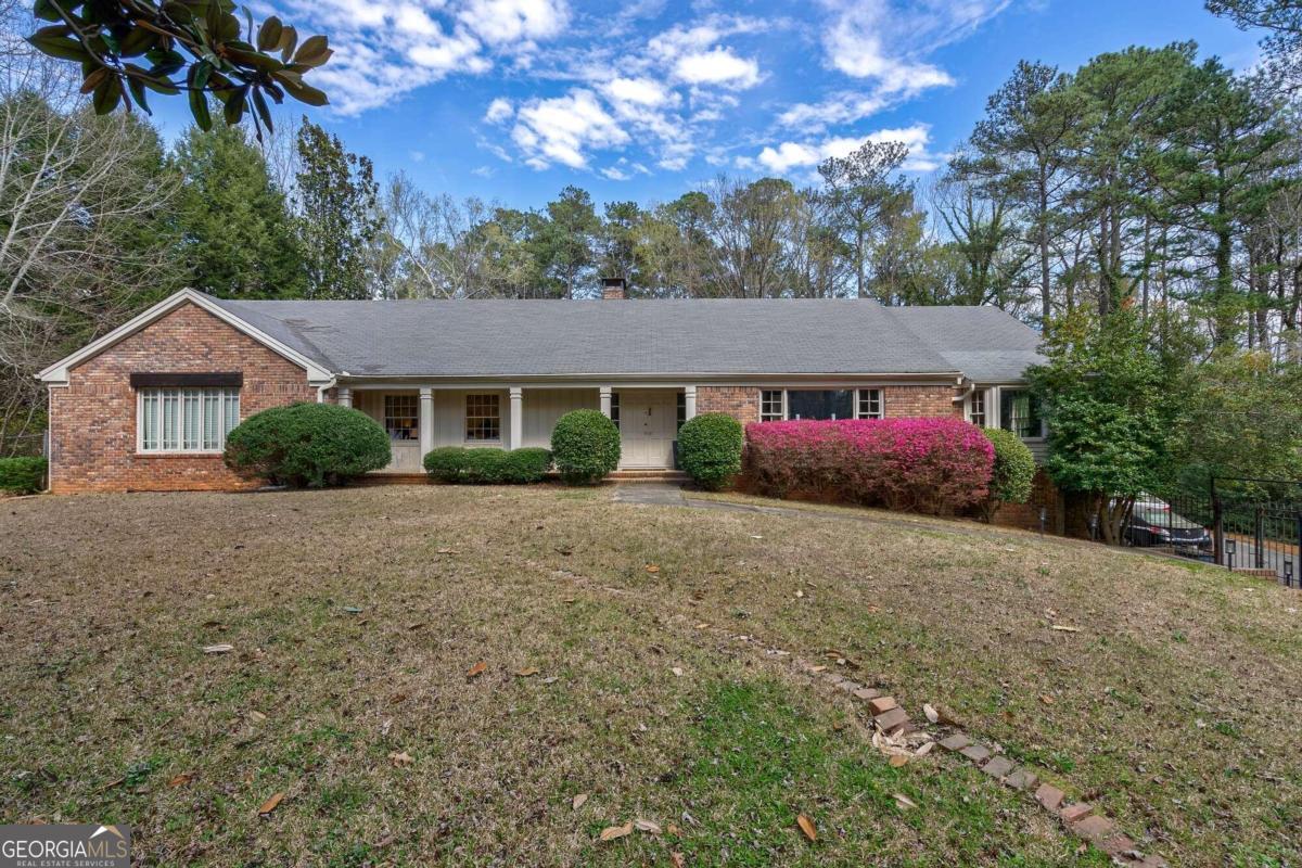 19 6285 Riverside A Drive, For Sale in Sandy Springs Zoocasa
