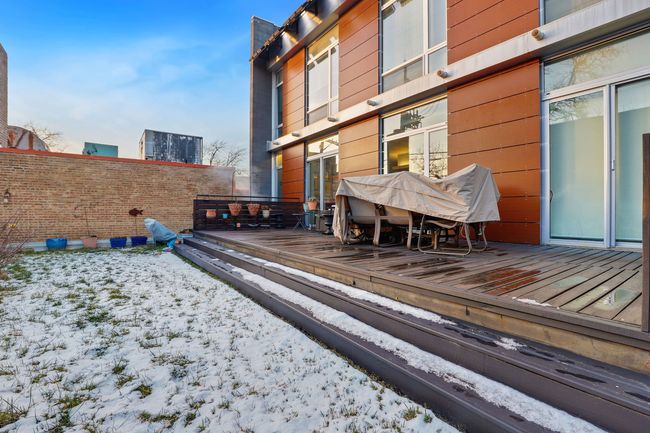 UNIT-2S - 2041 W Roscoe St, Condo with 3 bedrooms, 2 bathrooms and 1 parking in CHICAGO IL | Image 32