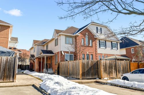 95 Thornlodge Drive, Hamilton, ON, L8B0L9 | Card Image