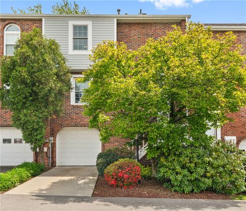 226 Carters Grove Dr, Gibsonia, PA, 15044-9518 | Card Image