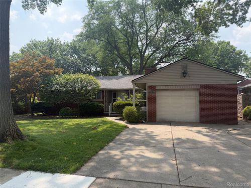 2221 Davis St, Wyandotte, MI, 48192-3540 | Card Image