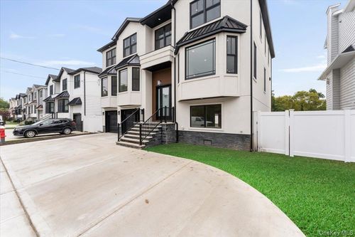 917 Greenfield Rd, Woodmere, NY, 11598-1640 | Card Image