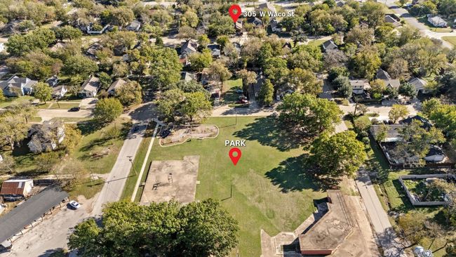 305 W Waco St, Home with 5 bedrooms, 3 bathrooms and 6 parking in Ennis TX | Image 26