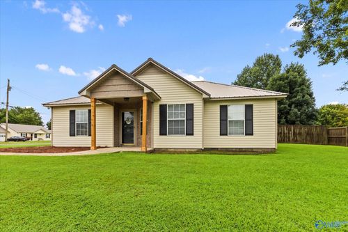 61 Southern Meadows Dr, Boaz, AL, 35957-5768 | Card Image