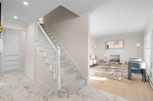 151 Hilburn Rd, Scarsdale, NY, 10583-6136 | Card Image