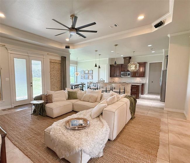 1549 Frontier Trl, House other with 4 bedrooms, 2 bathrooms and 2 parking in Angleton TX | Image 4