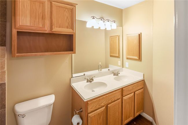 Hall Bathroom | Image 18