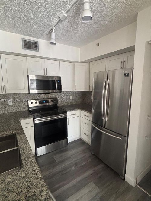205-2081 Renaissance Blvd, Miramar, FL, 33025-5683 | Card Image