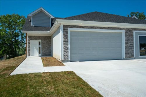 709 Ridge Drive, Smithville, MO, 64089 | Card Image