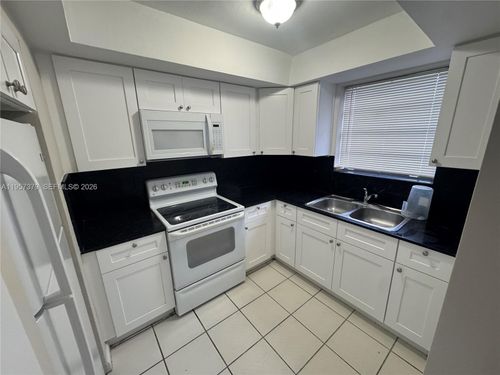 137006-1370 Ne 119th St, Miami, FL, 33161-6568 | Card Image